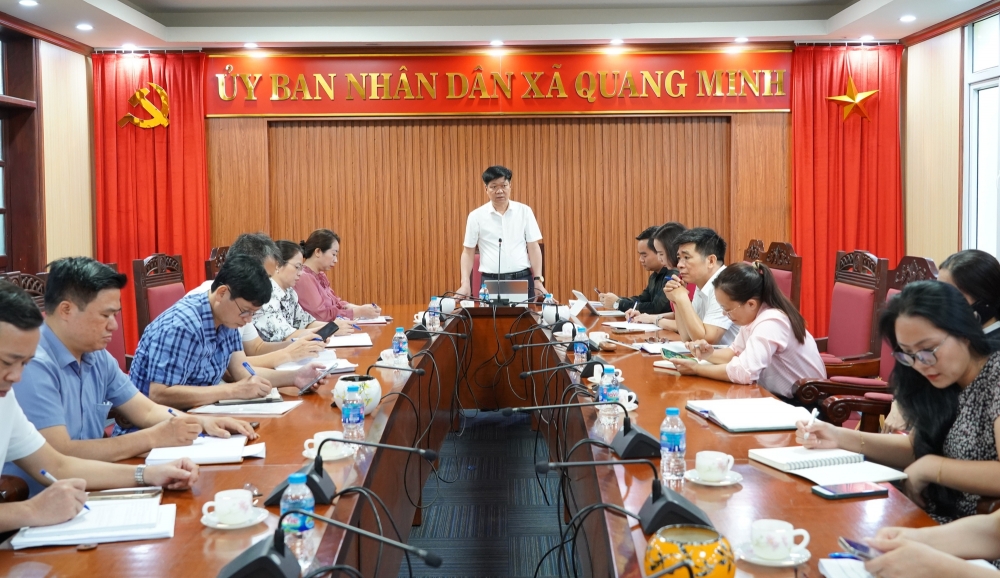 Phó Chủ tiichj UND xã Quang Minh Phạm Anh Tuấn chủ trì hội nghị chỉ đạo công tác ăn bán trú cho học sinh