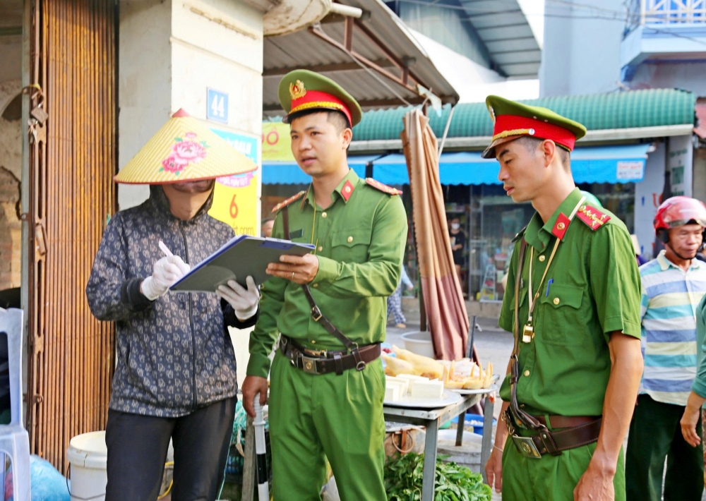 Xã Đoài Phương ra quân đảm bảo trật tự, vệ sinh môi trường