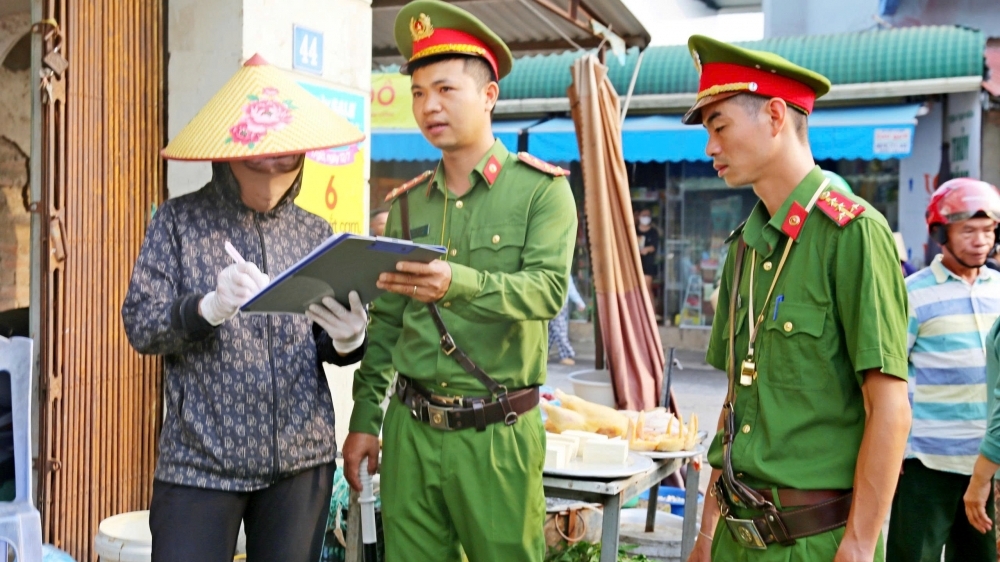 Xã Đoài Phương ra quân đảm bảo trật tự, vệ sinh môi trường