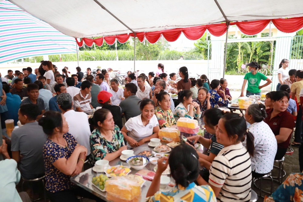 Ấm lòng “Bữa cơm đoàn kết – mừng Tết Độc lập” tại xã đảo Minh Châu
