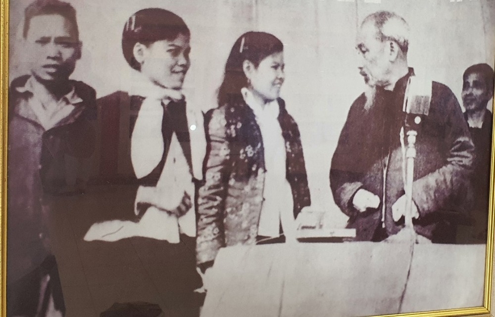 Bác Hồ nói chuyện với Nhân dân xã Nghiêm Xuyên năm 1963 (ảnh chụp lại) Bác Hồ nói chuyện với Nhân dân xã Nghiêm Xuyên năm 1963 (ảnh chụp lại)