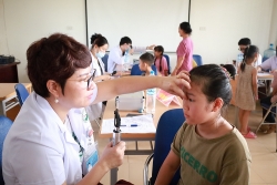 huong toi a80 xa minh chau kham suc khoe cho hon 1200 tre em