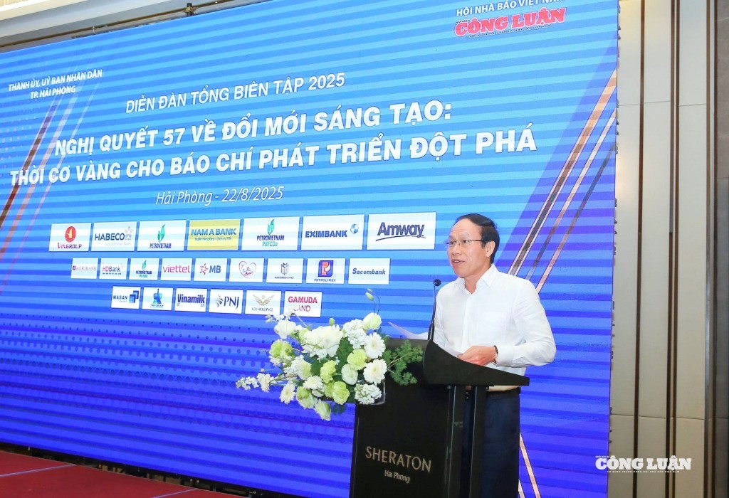 Ông Lê Tiến Châu, Ủy viên Ban Chấp hành Trung ương Đảng, Bí thư Thành uỷ Hải Phòng phát biểu chào mừng Diễn đàn Tổng Biên tập 2025.