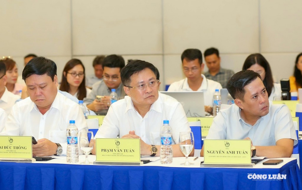 Diễn đàn Tổng Biên tập 2025 “Nghị quyết 57 về đổi mới sáng tạo: Thời cơ vàng cho báo chí phát triển đột phá” bao gồm 2 phiên thảo luận. Phiên thứ nhất: “Đổi mới sáng tạo tại các cơ quan báo chí Việt Nam: Vận hội từ Nghị quyết 57”; Phiên thứ hai có chủ đề: “Tận dụng tối đa lợi thế từ Nghị quyết 57: Cách thức nào hiệu quả?”.