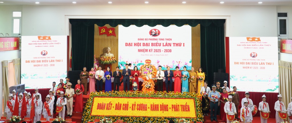 Phường Tùng Thiện mang không khí A80 vào Đại hội Đảng