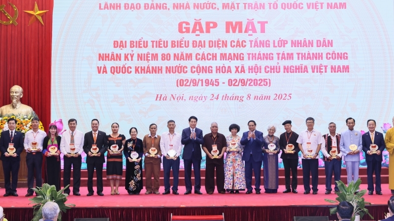 Vinh danh ‏doanh nhân Đỗ Quang Hiển nhờ thành tích xuất sắc đóng góp cho cộng đồng