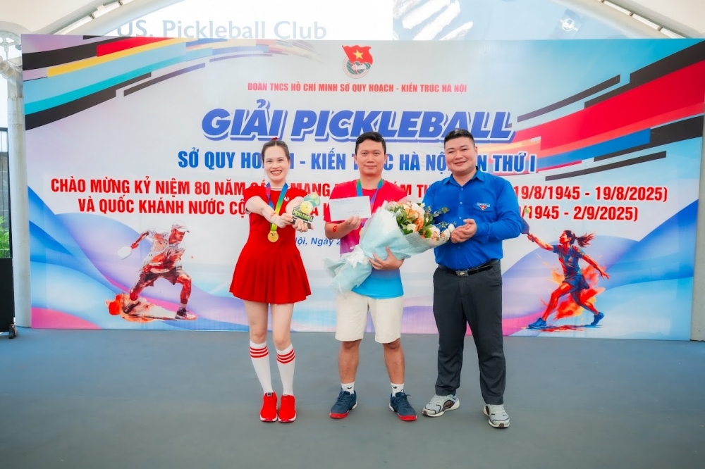 giải nhất cho đôi nam nữ Phạm Tuấn Anh – Nguyễn Thị Loan