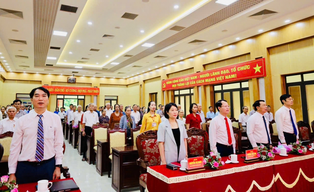 Xã Quảng Oai tổ chức kễ trao tặng Huy hiệu Đảng đợt 2/9