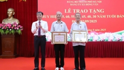 45 dang vien xa hong van duoc trao tang huy hieu dang dot 29