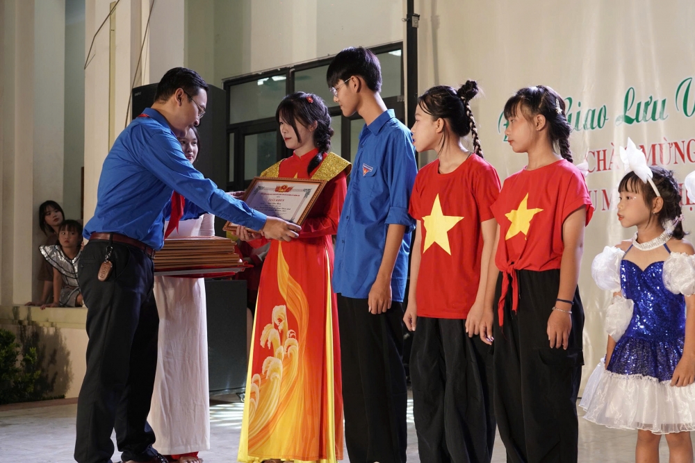 Tuổi trẻ Thường Tín trao học bổng 