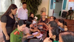 nguoi dan son tay vui mung nhan qua quoc khanh