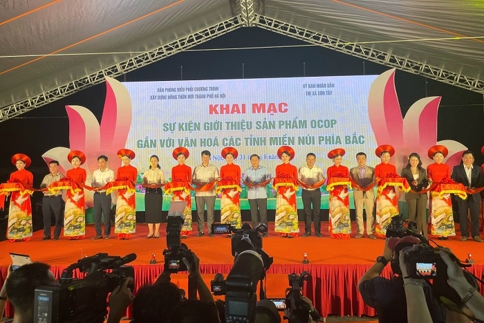 Lễ ký kết giữa Văn phòng điều phối chương trình xây dựng nông thôn mới Hà Nội đưa sản phảm OCOP lên Tik Tok