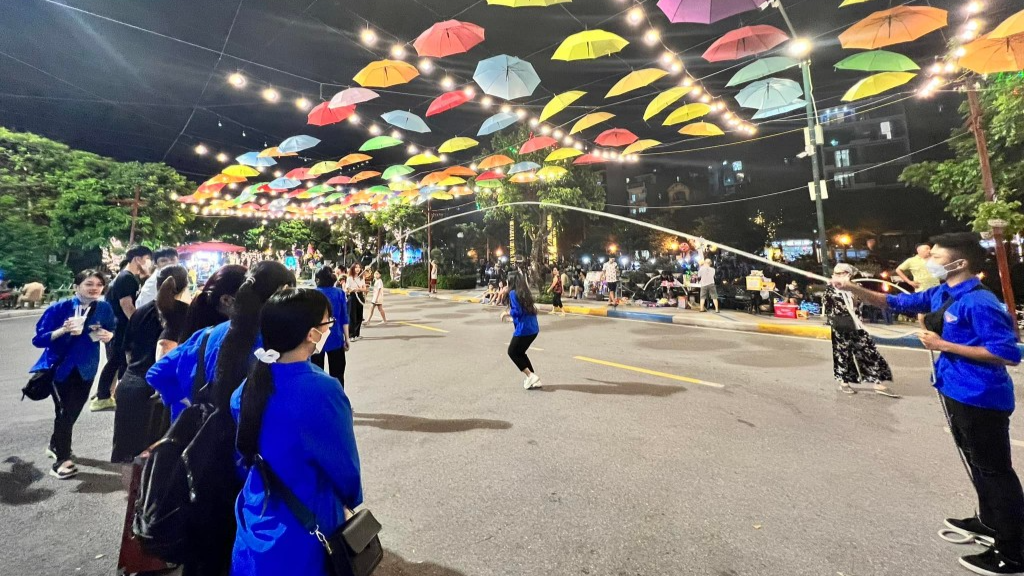 “Lập kèo” trải nghiệm “Sân chơi cuối tuần” ở phố đi bộ Trịnh Công Sơn