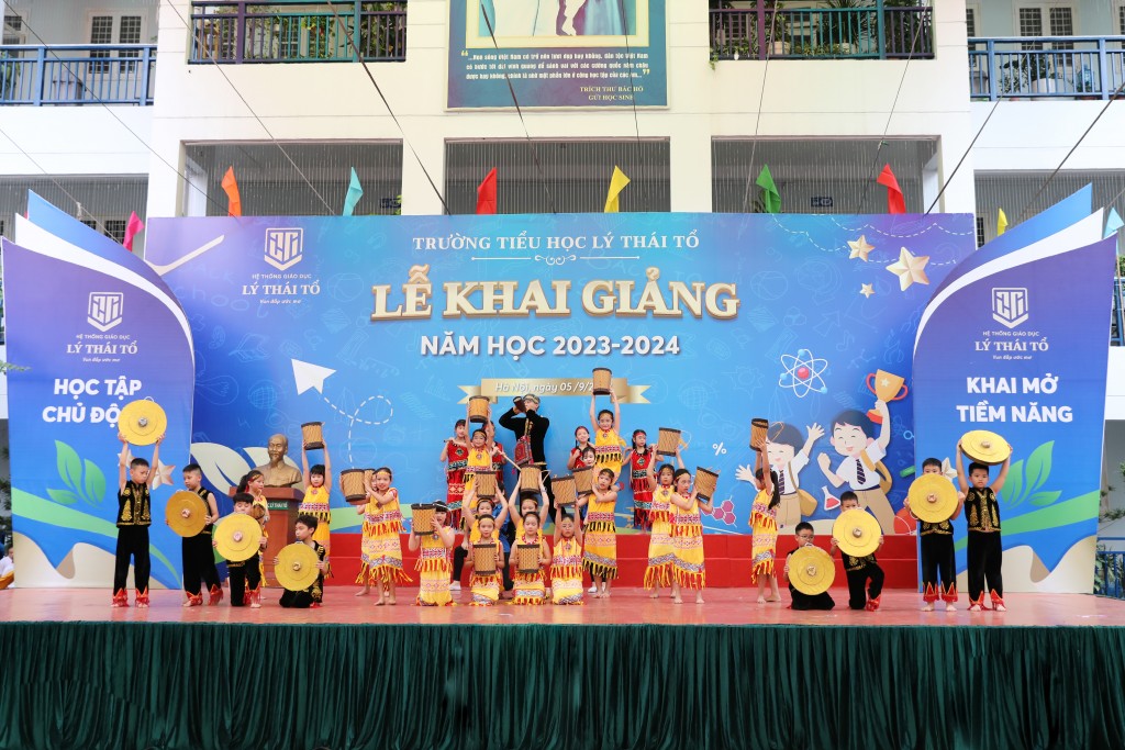 Lễ khai trường ấn tượng, đáng nhớ