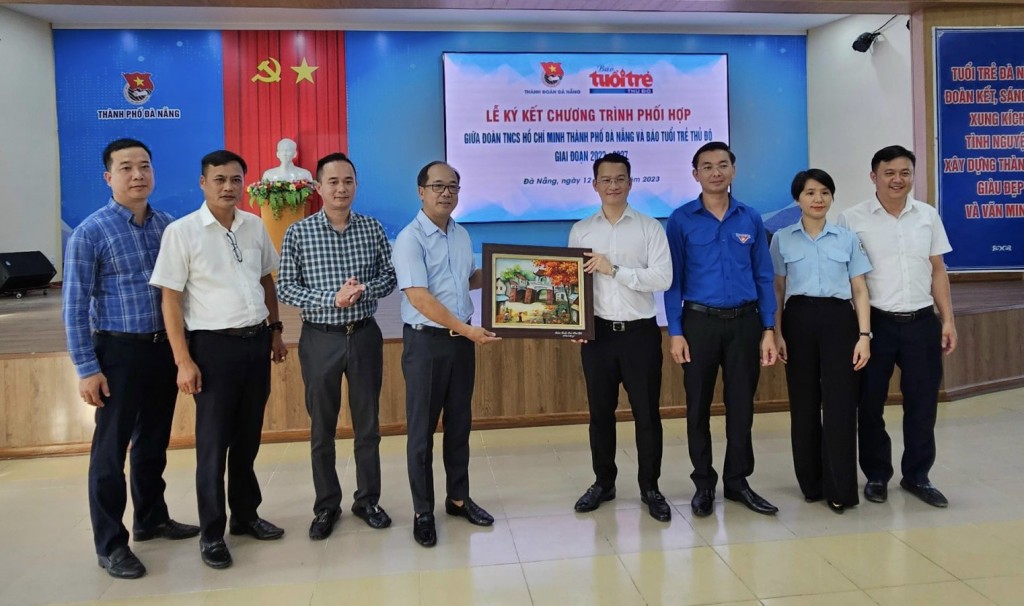 Thành đoàn Đà Nẵng và Báo Tuổi trẻ Thủ đô ký kết chương trình phối hợp