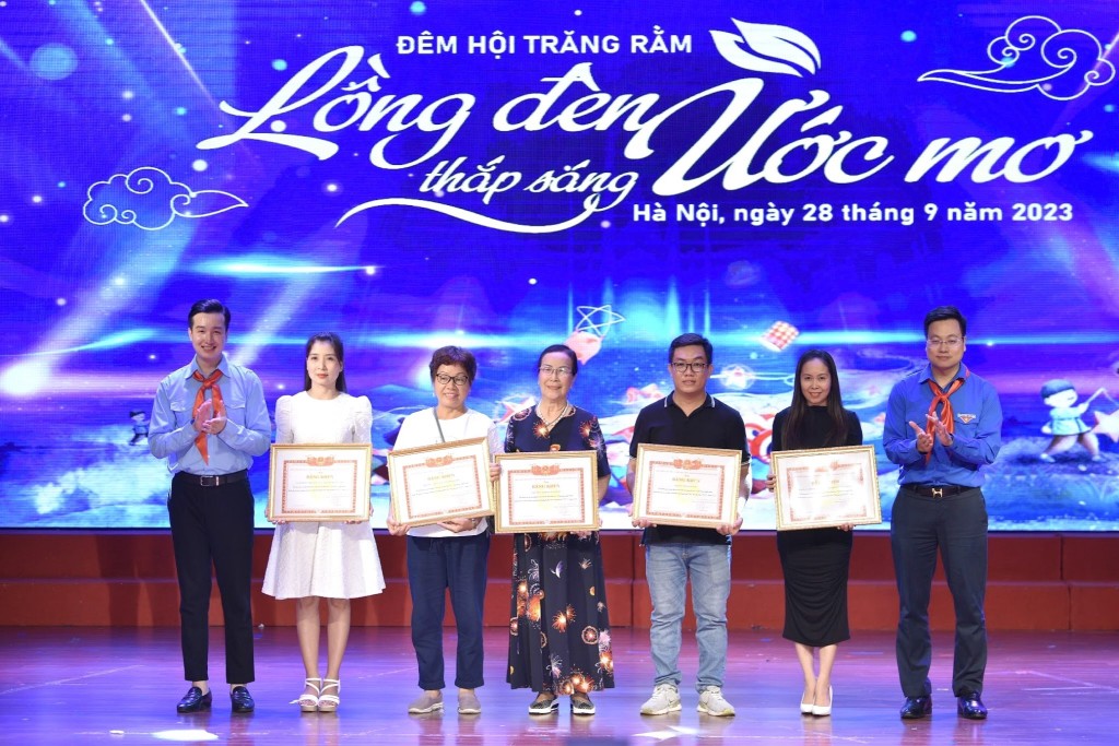 “Lồng đèn thắp sáng ước mơ” cho trẻ em có hoàn cảnh đặc biệt