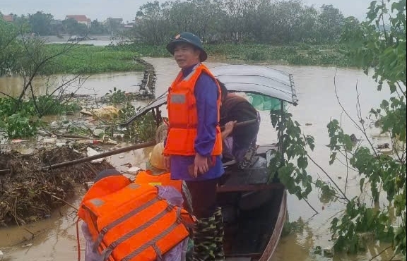 Huyện Mê Linh di dời người dân, tài sản đến nơi an toàn