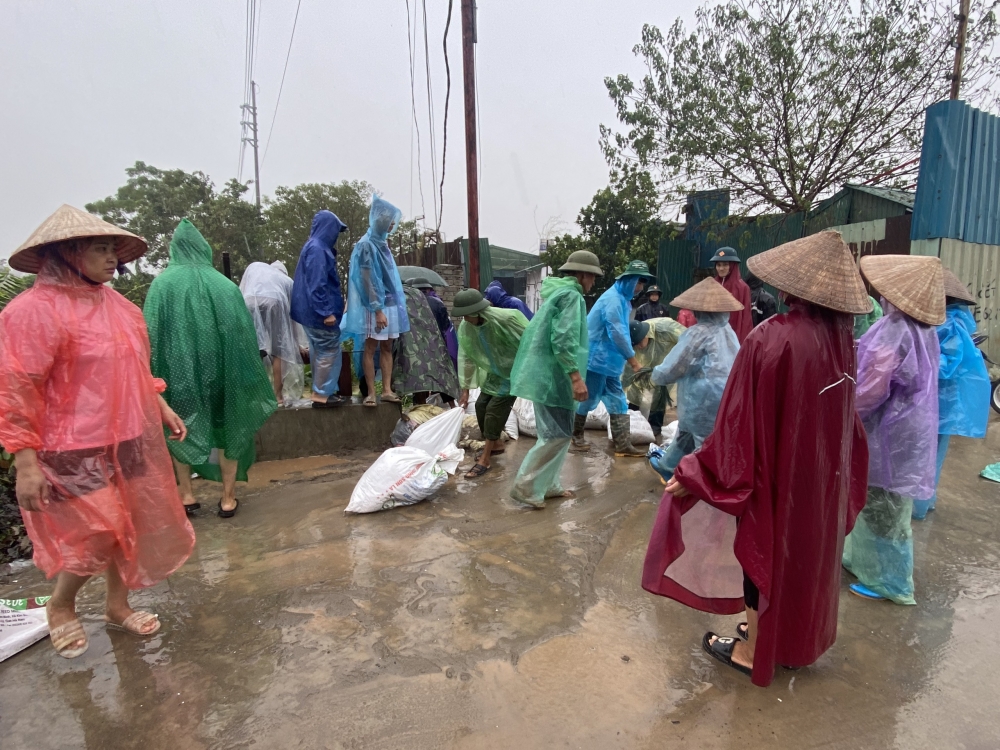 Huyện Thường Tín động viên, di dời dân vùng bãi nổi đến nơi an toàn