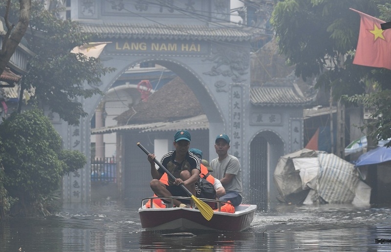 Hà Nội rà soát, sơ tán dân khi mưa lớn, lũ sông đang lên trở lại