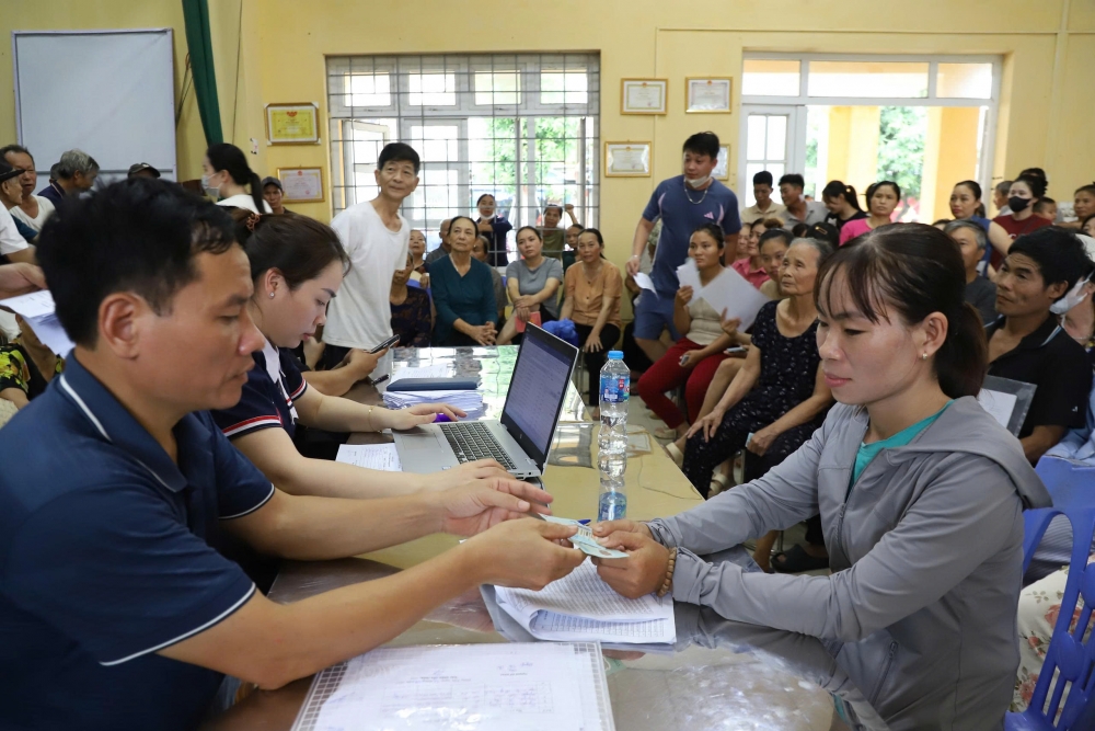 Hơn 6 tỷ đồng quà tặng từ Chính phủ đến tay người dân xã Hồng Vân