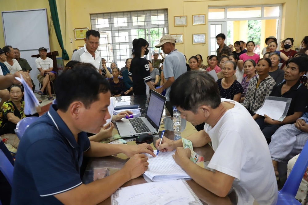 Hơn 6 tỷ đồng quà tặng từ Chính phủ đến tay người dân xã Hồng Vân