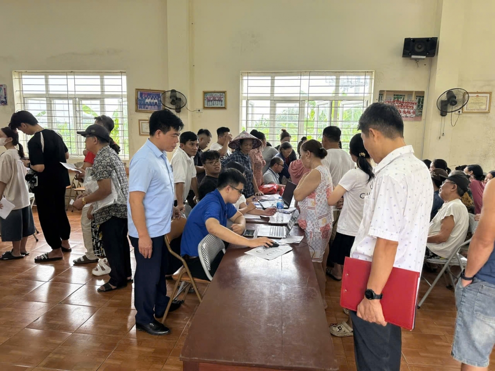 Hơn 6 tỷ đồng quà tặng từ Chính phủ đến tay người dân xã Hồng Vân