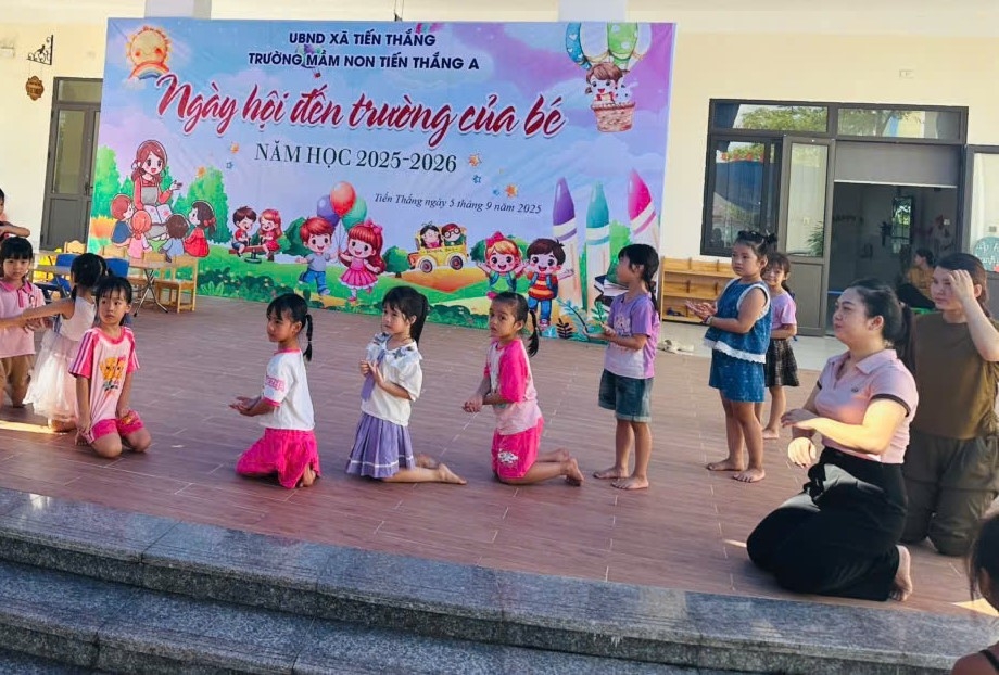 Các em học sinh tập luyện tiết mục văn nghệ cho lễ khai giảng năm học 2025-2026. Các em học sinh tập luyện tiết mục văn nghệ cho lễ khai giảng năm học 2025-2026.