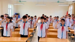 hon 12000 hoc sinh xa tien thang ron rang buoc vao nam hoc moi