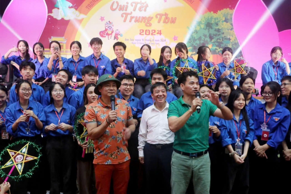 Các tên tuổi lớn của ngành giải trí như Xuân Bắc - Tự Long góp phần tạo nên thành công cho Chương trình “Trung thu Thành cổ - Sơn Tây xứ Đoài”