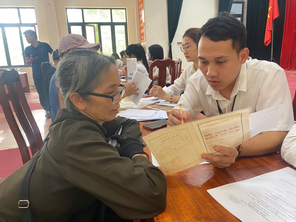 Sự tư vấn của các thành viên trong tổ công tác giúp bà Hoàn 