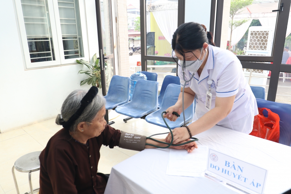 Hơn 6 vạn dân xã Tiến Thắng được khám bệnh miễn phí Hơn 6 vạn dân xã Tiến Thắng được khám bệnh miễn phí