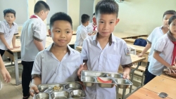 Mát lòng bữa ăn bán trú tại xã Đoài Phương