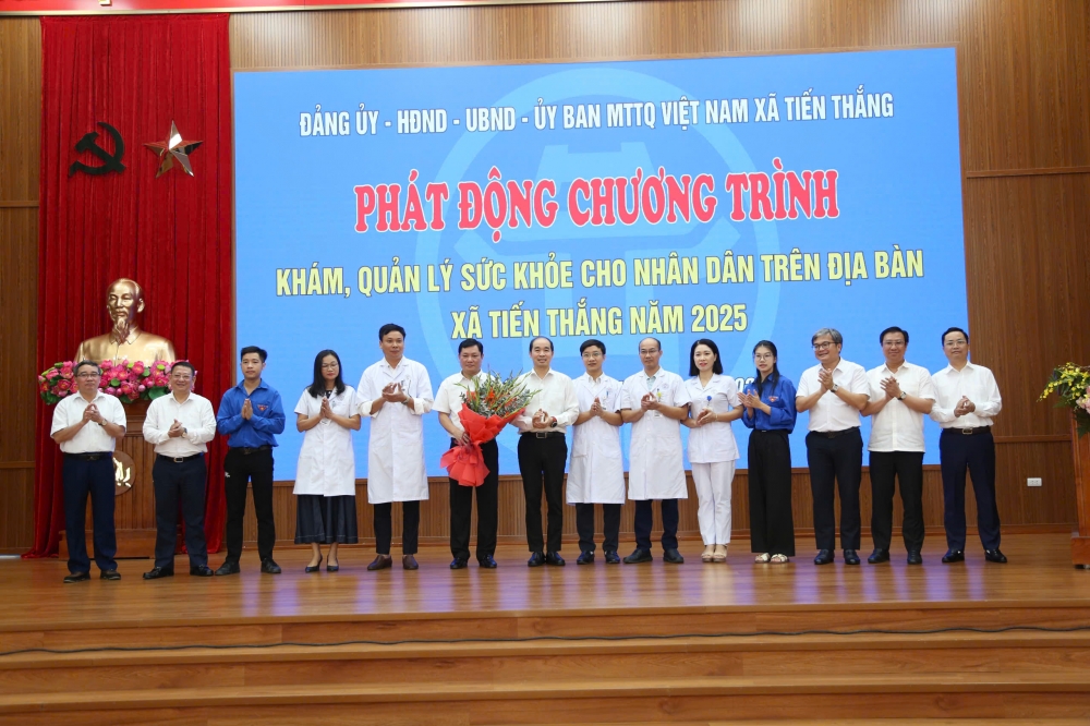 Hàng chục nghìn người dân xã Tiến Thắng được khám sức khỏe miễn phí