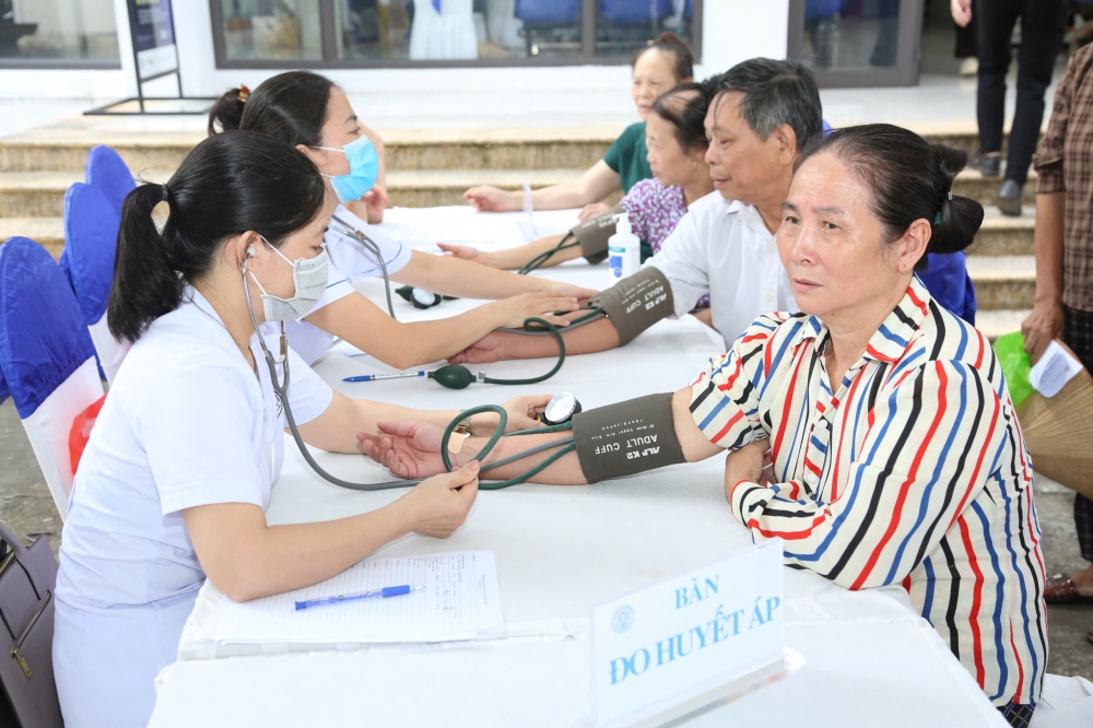 Hàng chục nghìn người dân xã Tiến Thắng được khám sức khỏe miễn phí