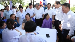 hang chuc nghin nguoi dan xa tien thang duoc kham suc khoe mien phi