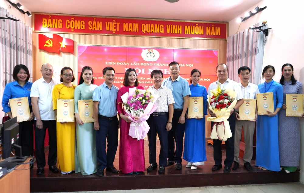 Lãnh đạo Sơn Tây chúc mừng các đồng chí 