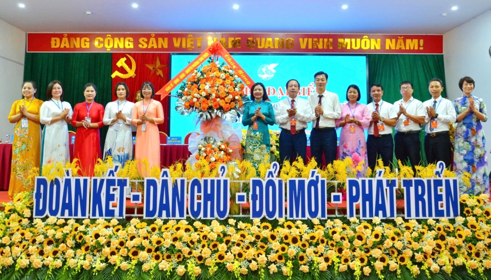 Khơi dậy khát vọng vươn lên của phụ nữ phường Tùng Thiện Khơi dậy khát vọng vươn lên của phụ nữ phường Tùng Thiện