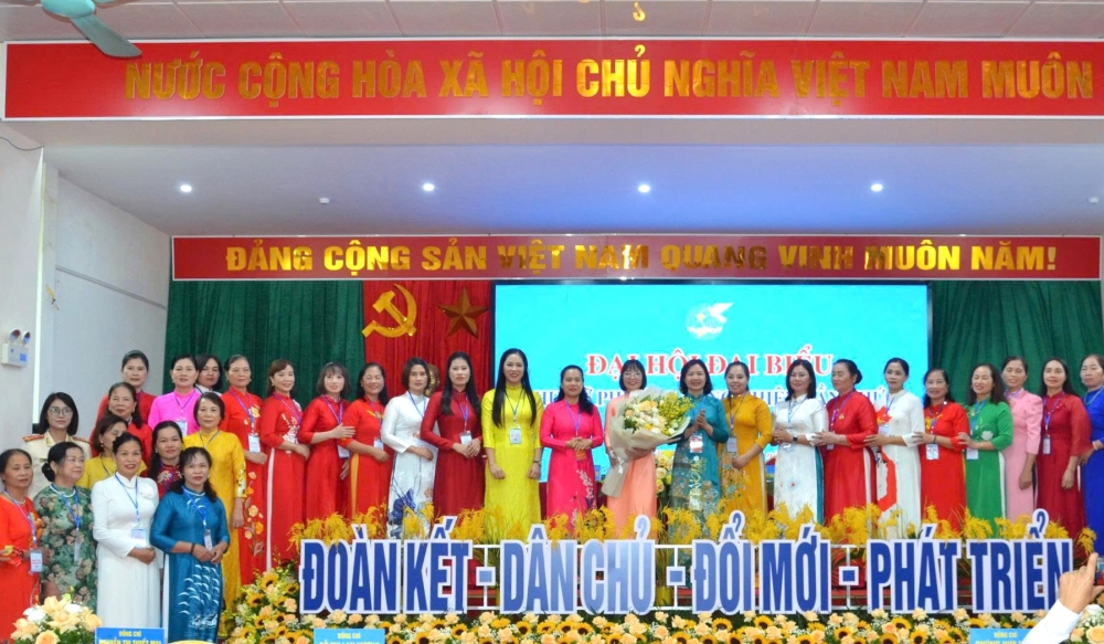 Khơi dậy khát vọng vươn lên của phụ nữ phường Tùng Thiện Khơi dậy khát vọng vươn lên của phụ nữ phường Tùng Thiện