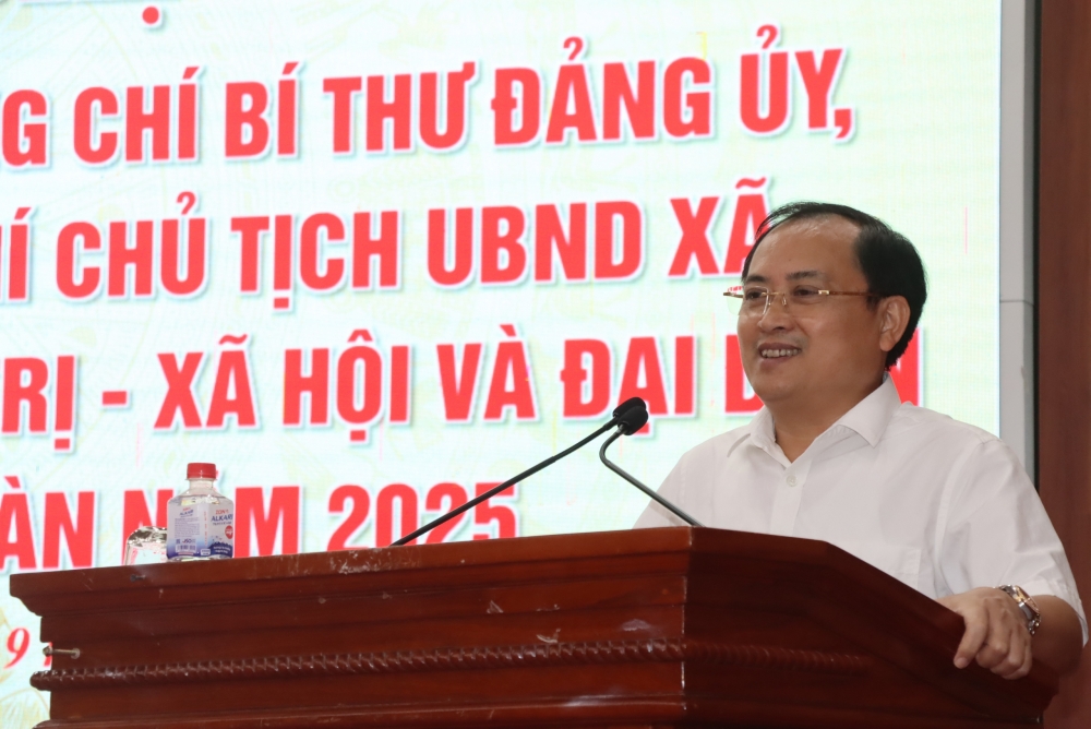 Lãnh đạo xã Phú Xuyên đối thoại, lắng nghe ý kiến của người dân