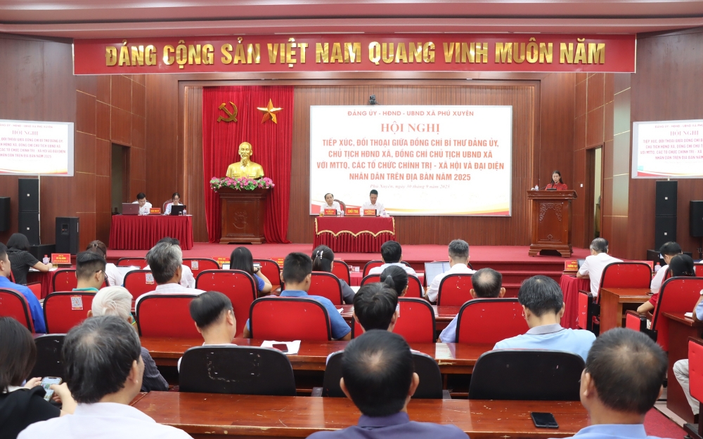 Lãnh đạo xã Phú Xuyên đối thoại, lắng nghe ý kiến của người dân