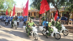 Công an huyện Lạng Giang ra quân cao điểm đảm bảo ATGT cho học sinh