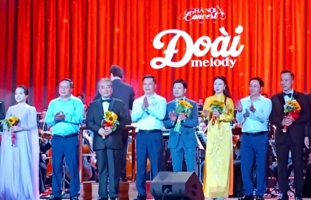 Lãnh đạo thành phố lắng đọng trong âm nhạc của Đoài Melody