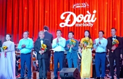 Lãnh đạo thành phố lắng đọng trong âm nhạc của Đoài Melody