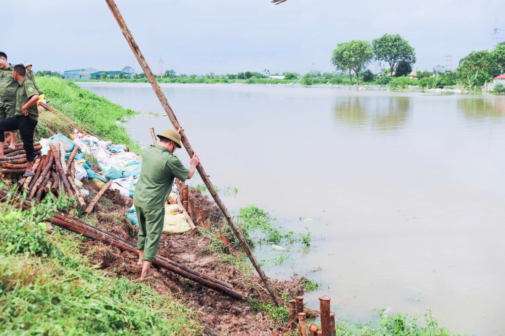 Khắc phục sự cố đê sông Nhuệ, bảo đảm an toàn cho Nhân dân