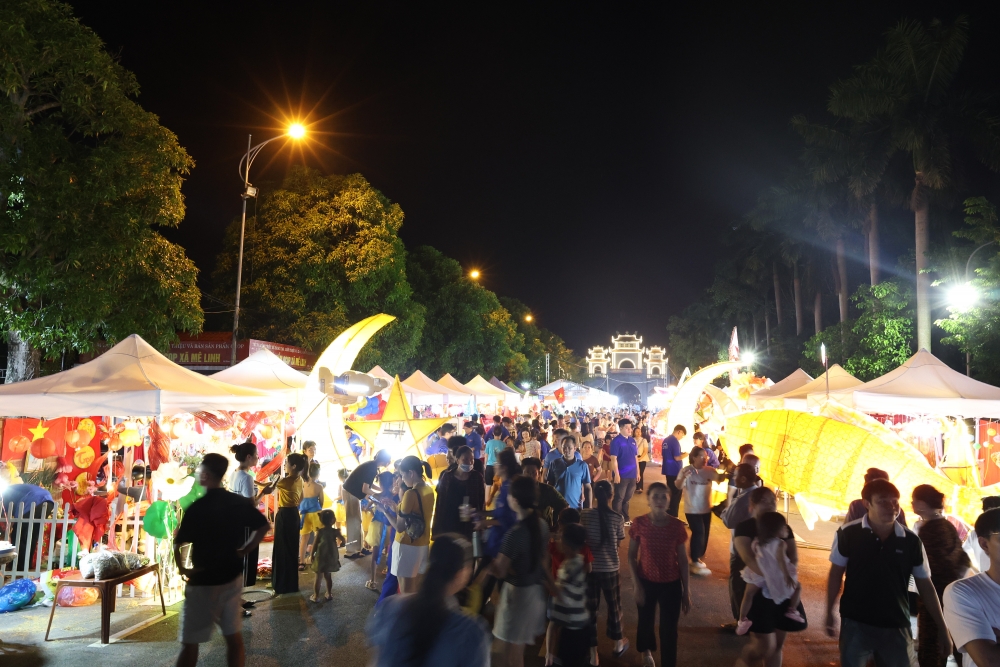 Thanh niên Mê Linh mang niềm vui Trung thu đến với trẻ em