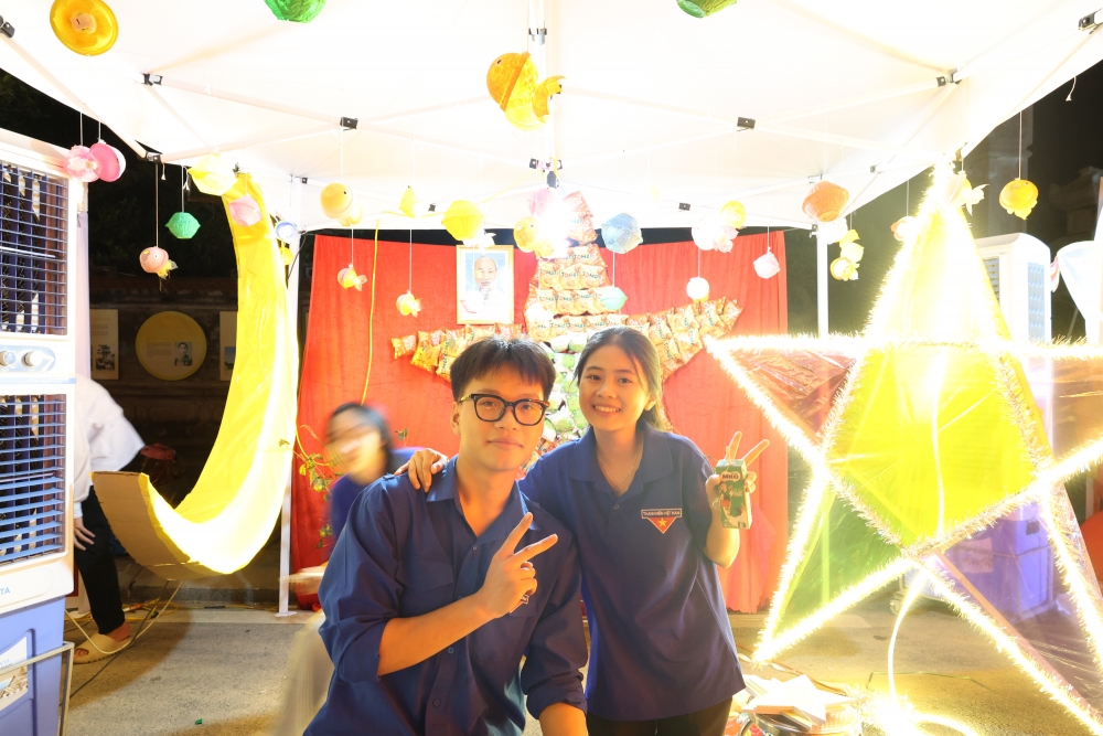 Thanh niên Mê Linh mang niềm vui Trung thu đến với trẻ em