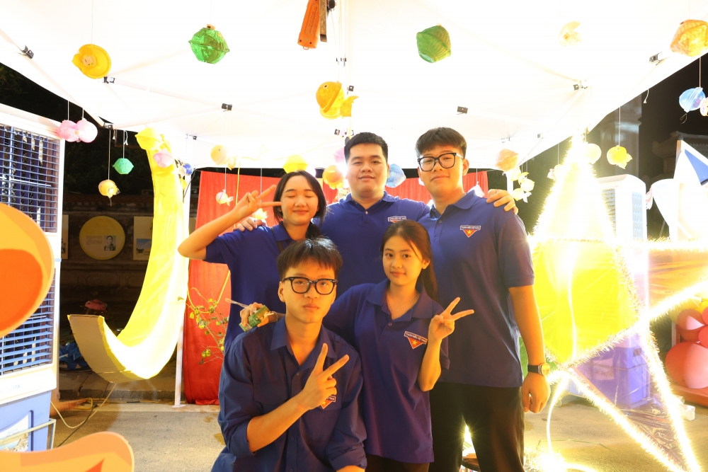 Thanh niên Mê Linh mang niềm vui Trung thu đến với trẻ em