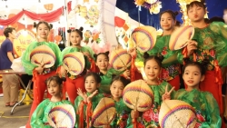 thanh nien me linh mang niem vui trung thu den voi tre em