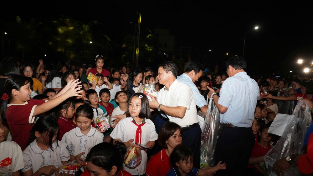 Thiếu nhi xã Yên Lãng tưng bừng đón Trung thu