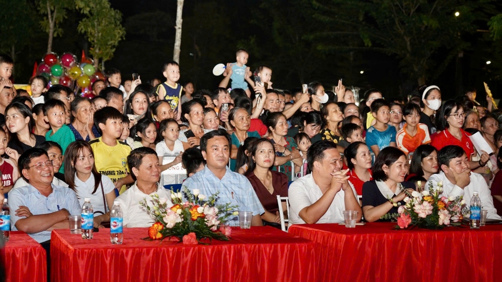 Thiếu nhi xã Yên Lãng tưng bừng đón Trung thu